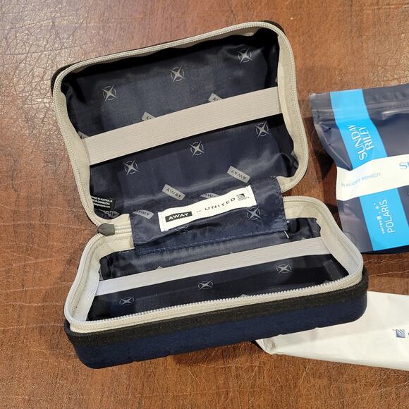 AWAY Travel The Mini Suitcase Toiletry Case United Polaris Amenity Kit Pouch - Picture 7 of 8